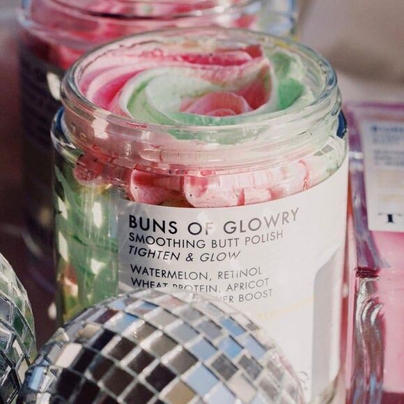 TRULY Beauty: Buns of Glowry Smoothing Butt Polish - Picture 4 of 10